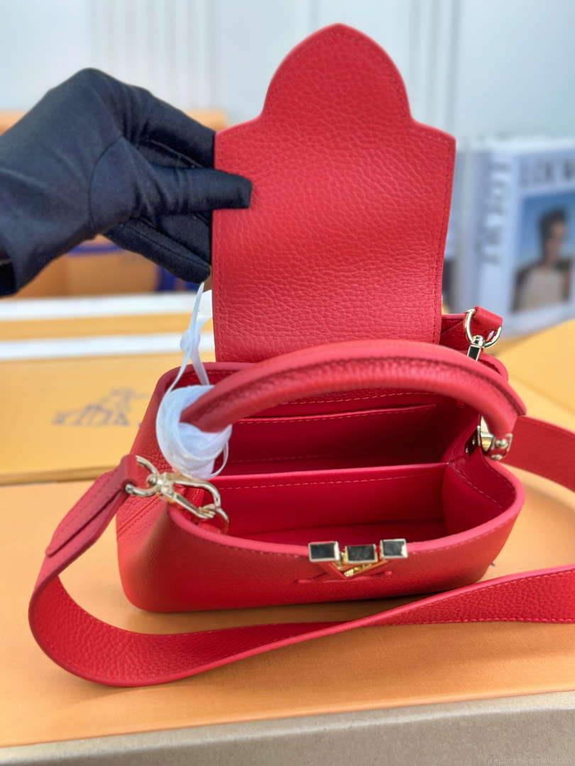 LV M43935 Louis Vuitton Capucines Mini Handbag Taurillon Red
