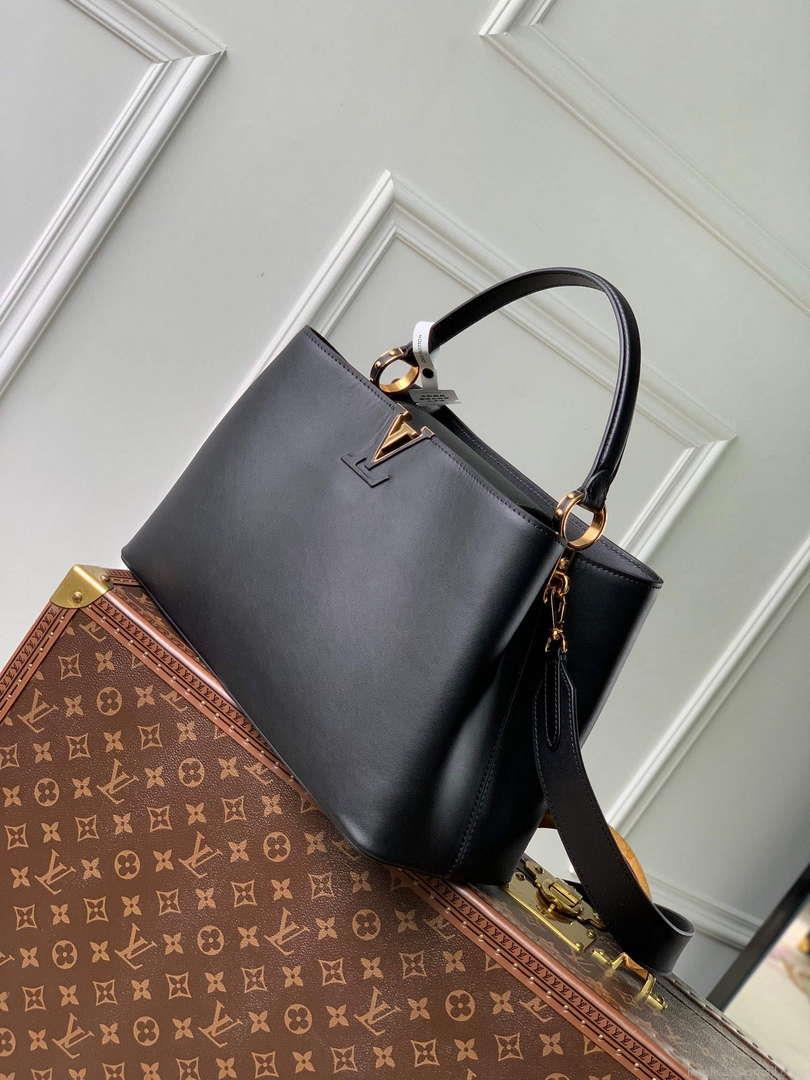LV M24607 Louis Vuitton Capucines GM Souple Handbag Black