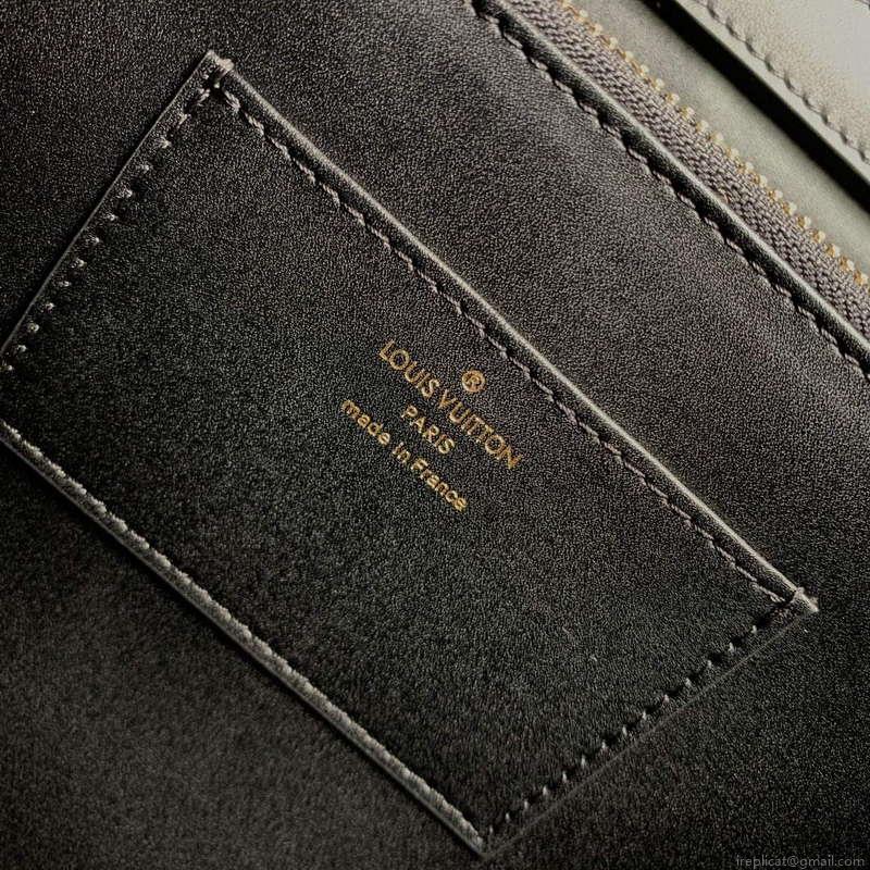 LV M24607 Louis Vuitton Capucines GM Souple Handbag Black