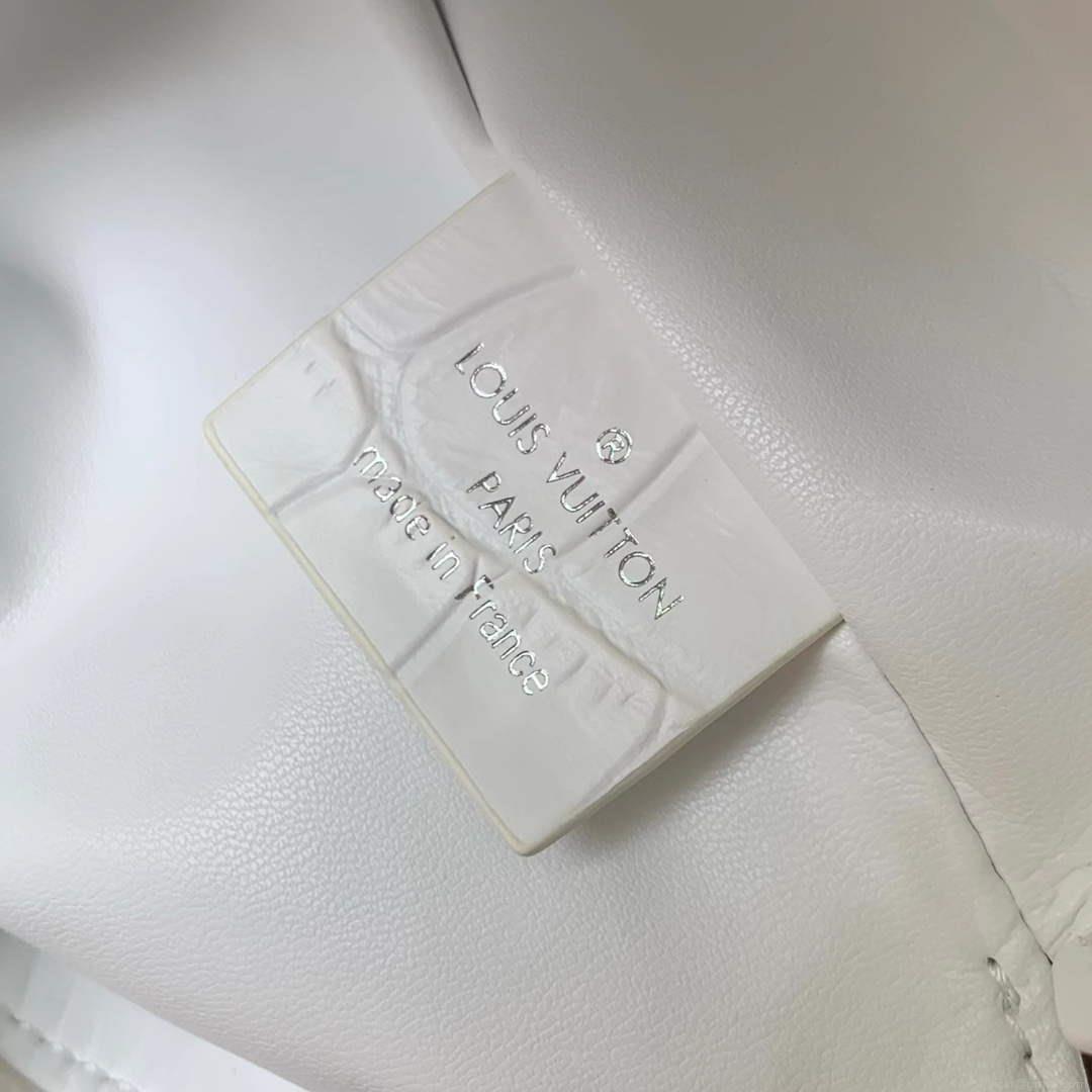 LV M25445 Louis Vuitton Slim Trunk Bag Crocodile Pattern White