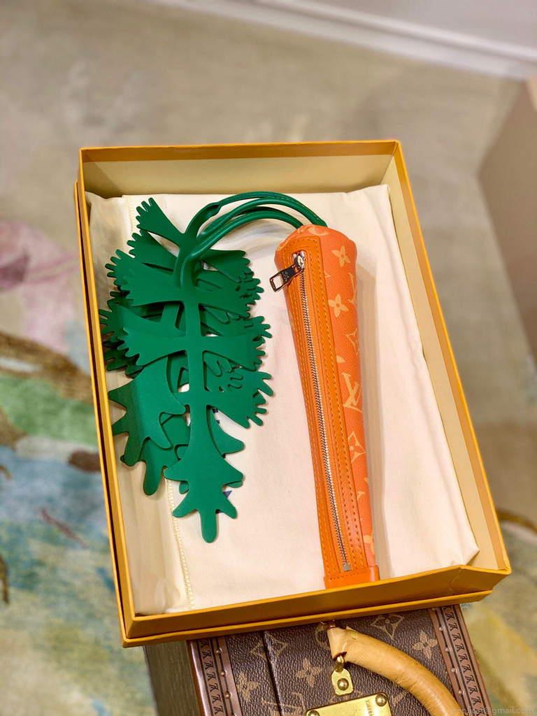 LV M80851 Louis Vuitton Carrot Pouch Orange