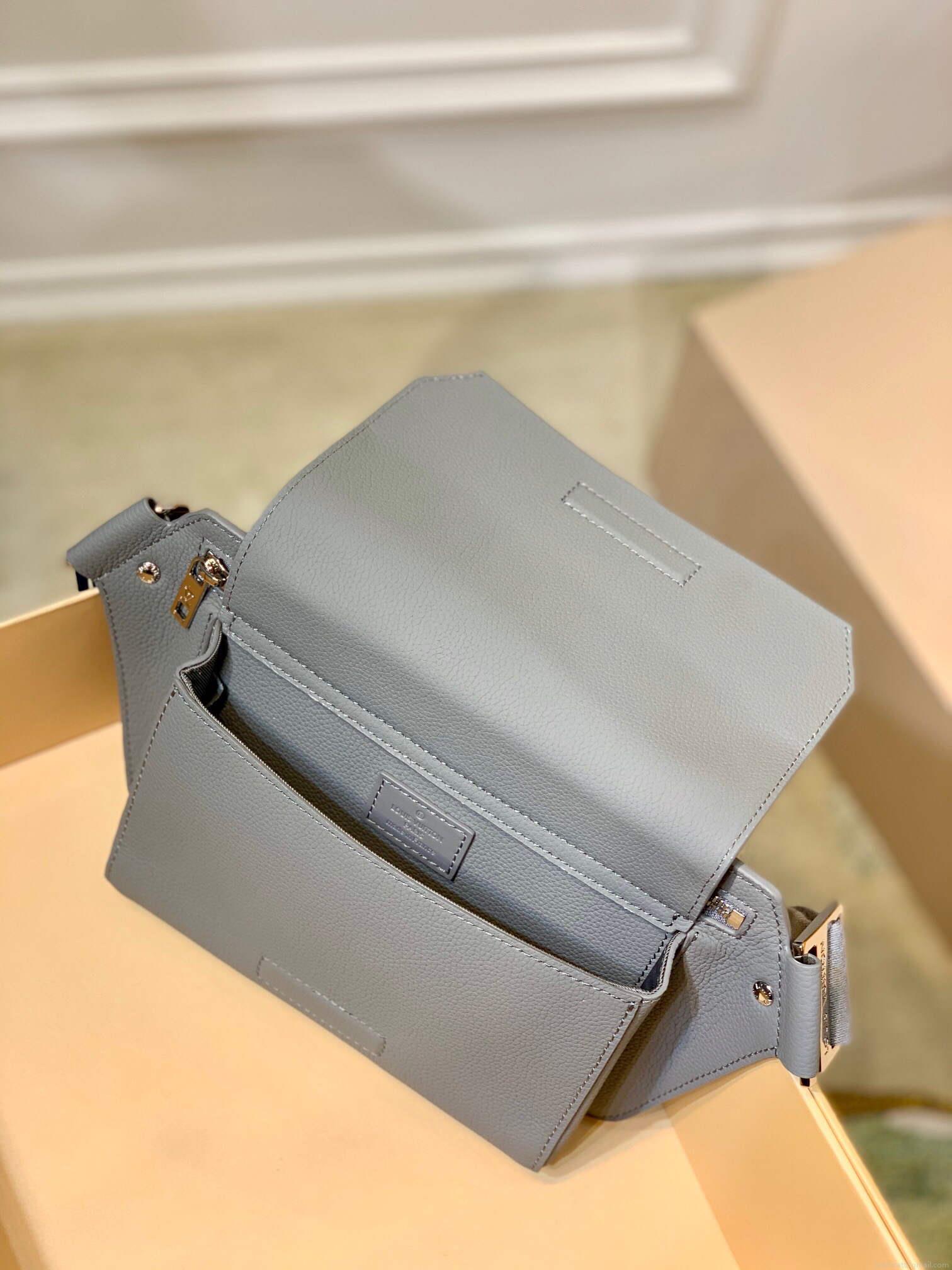 LV M59625 Louis Vuitton New Sling Bag Gray