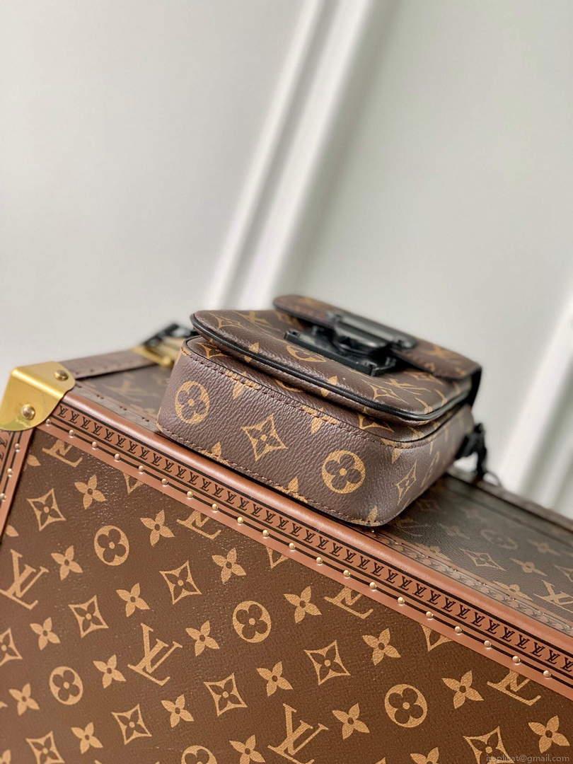 LV M81522 Louis Vuitton S-LOCK Vertical Wearable Wallet black