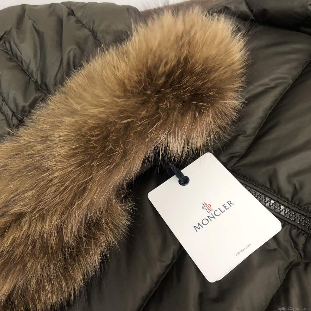 Moncler Short Classic Down Jacket M68737