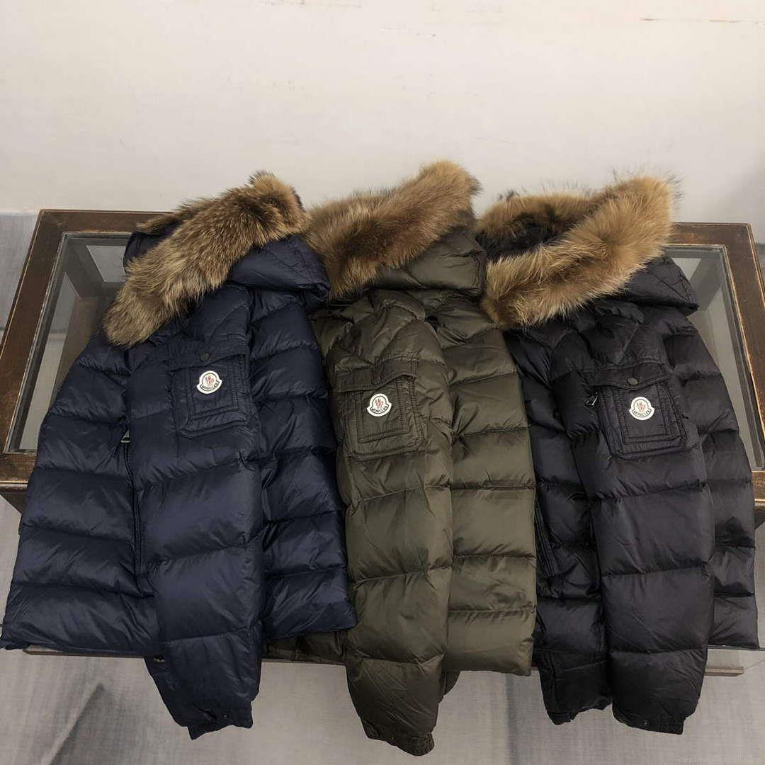 Moncler Short Classic Down Jacket M68738