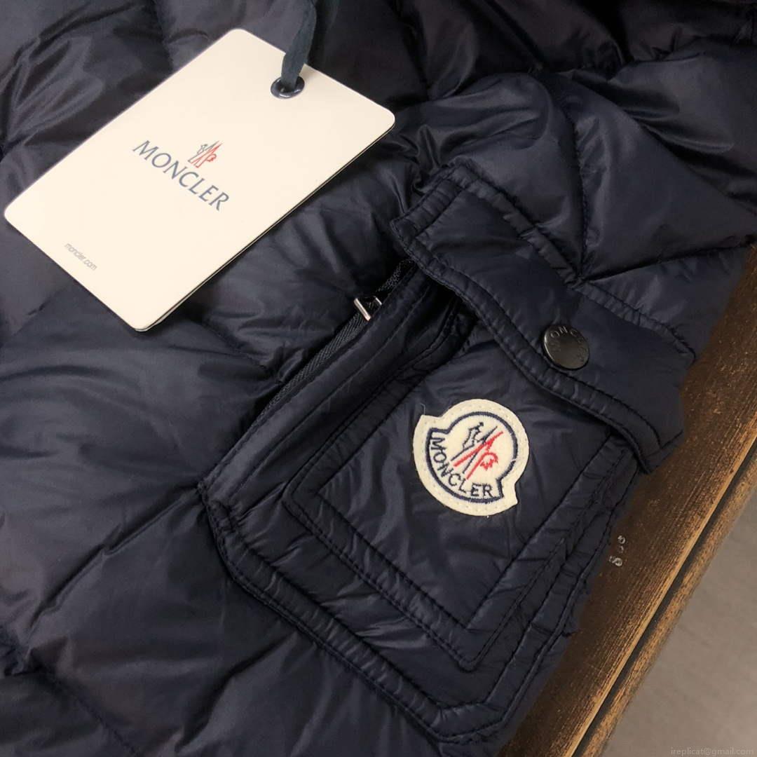 Moncler Short Classic Down Jacket M68738