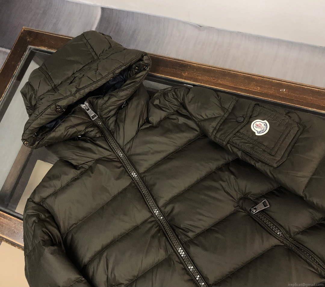 Moncler Short Classic Down Jacket M68741