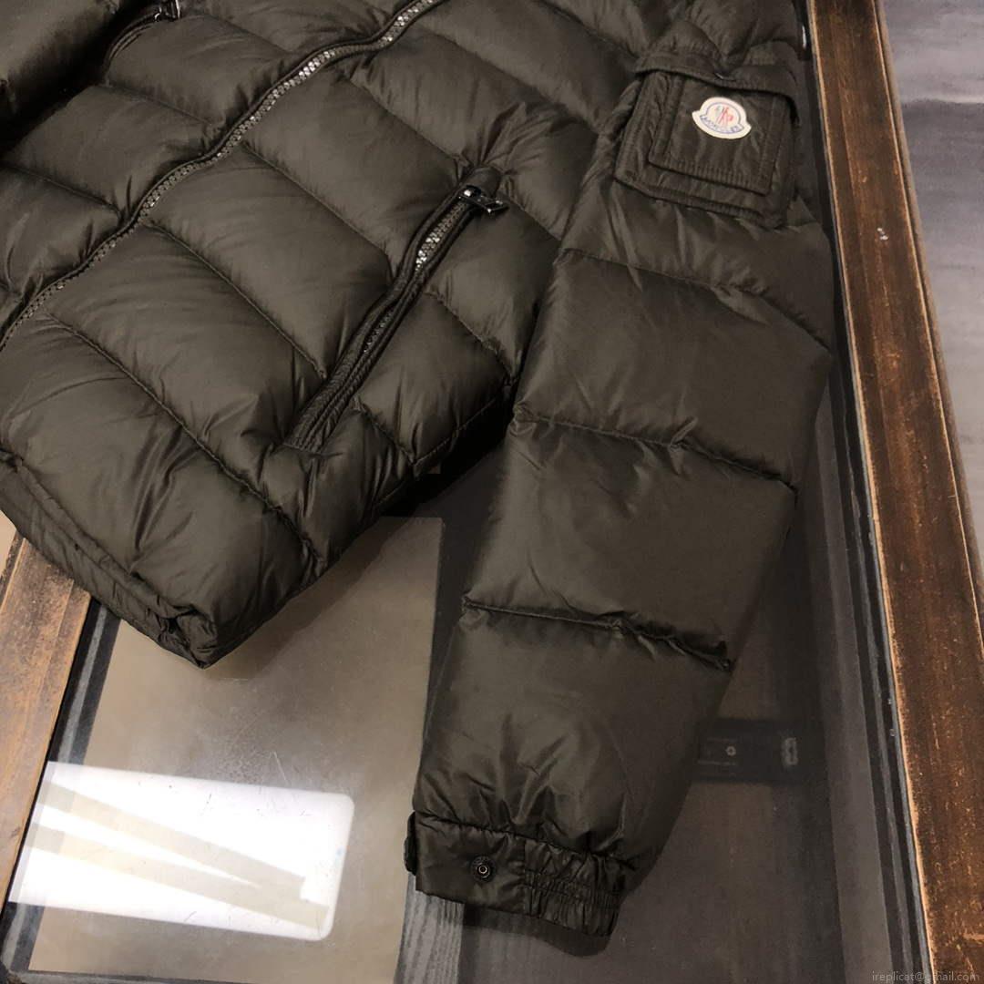 Moncler Short Classic Down Jacket M68741
