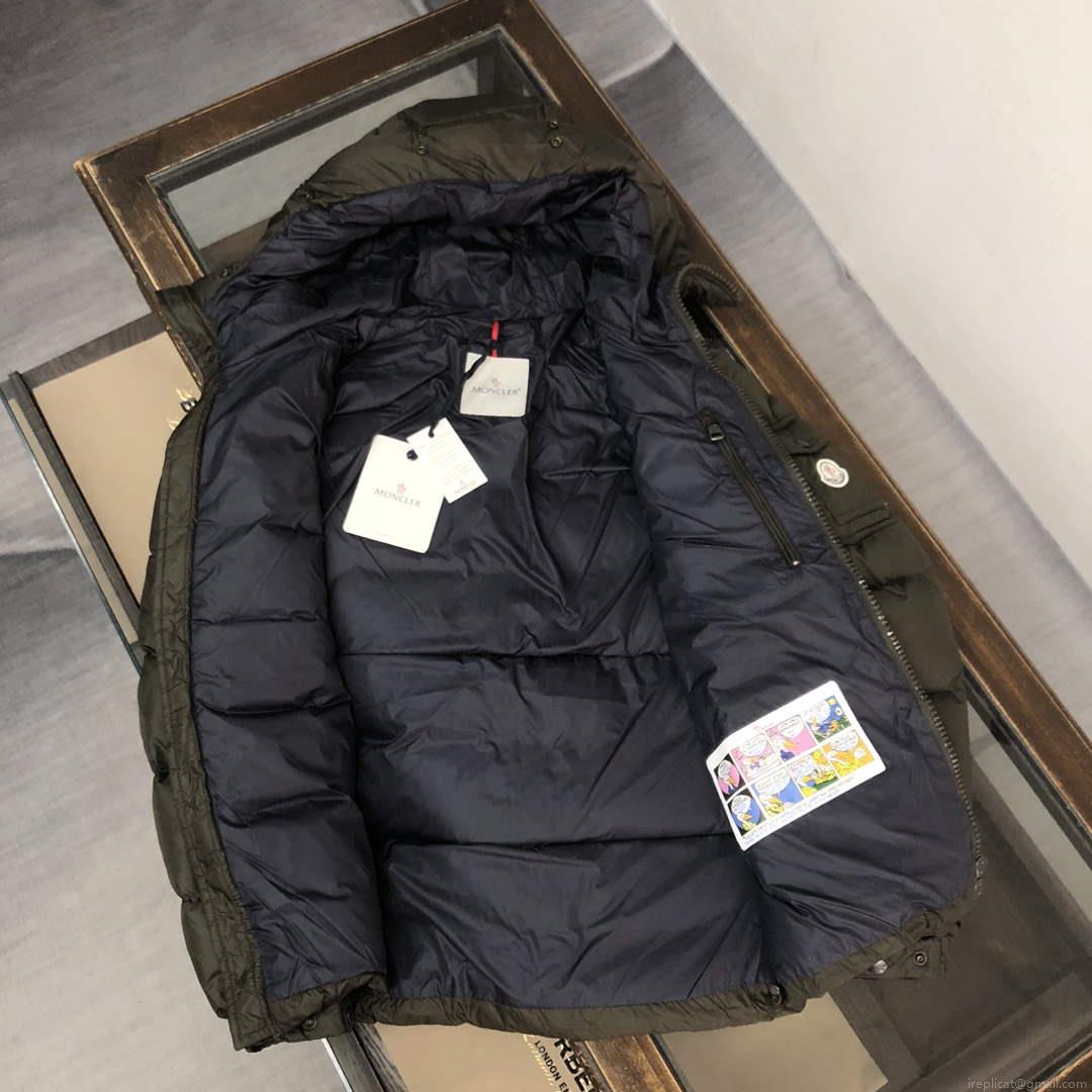 Moncler Short Classic Down Jacket M68741