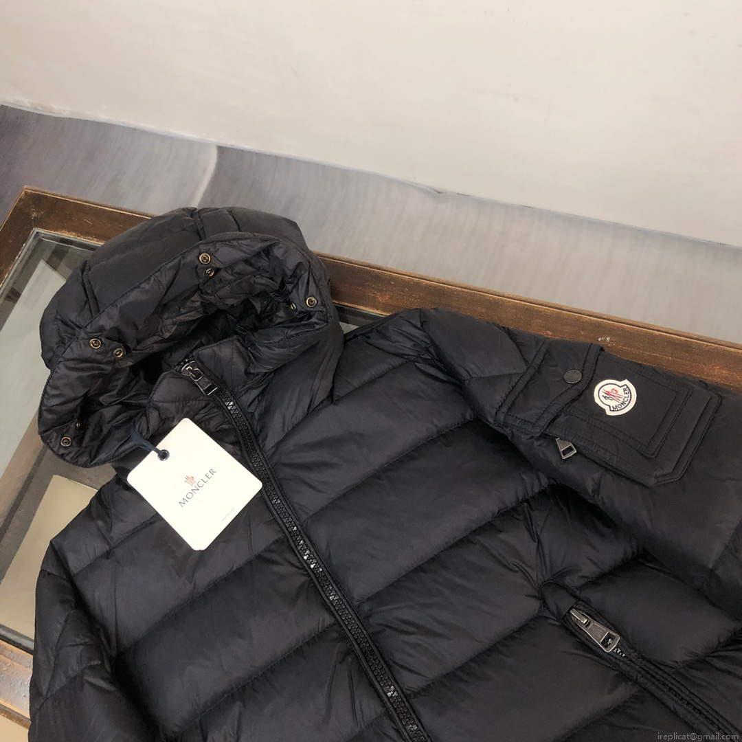 Moncler Short Classic Down Jacket M68742