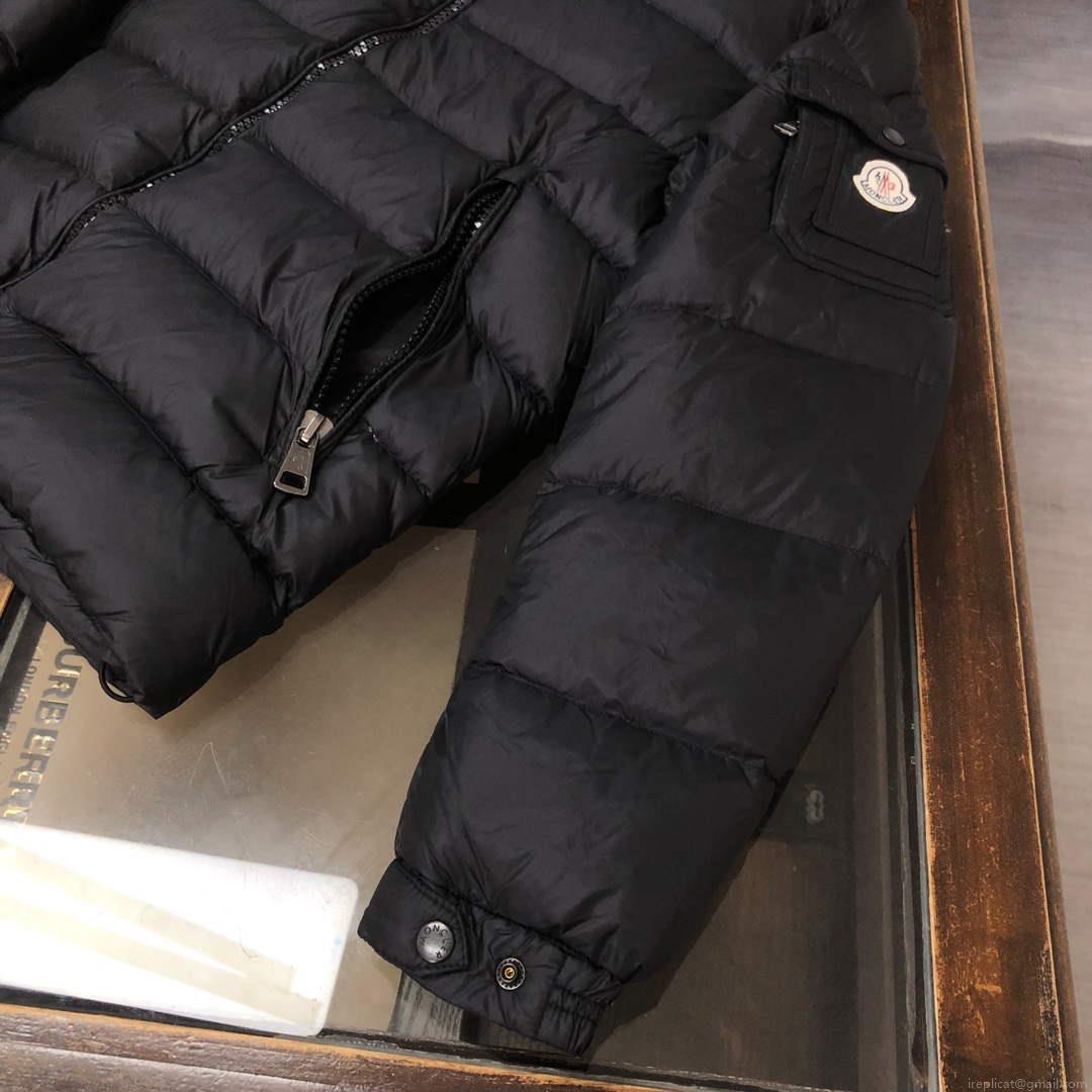 Moncler Short Classic Down Jacket M68742