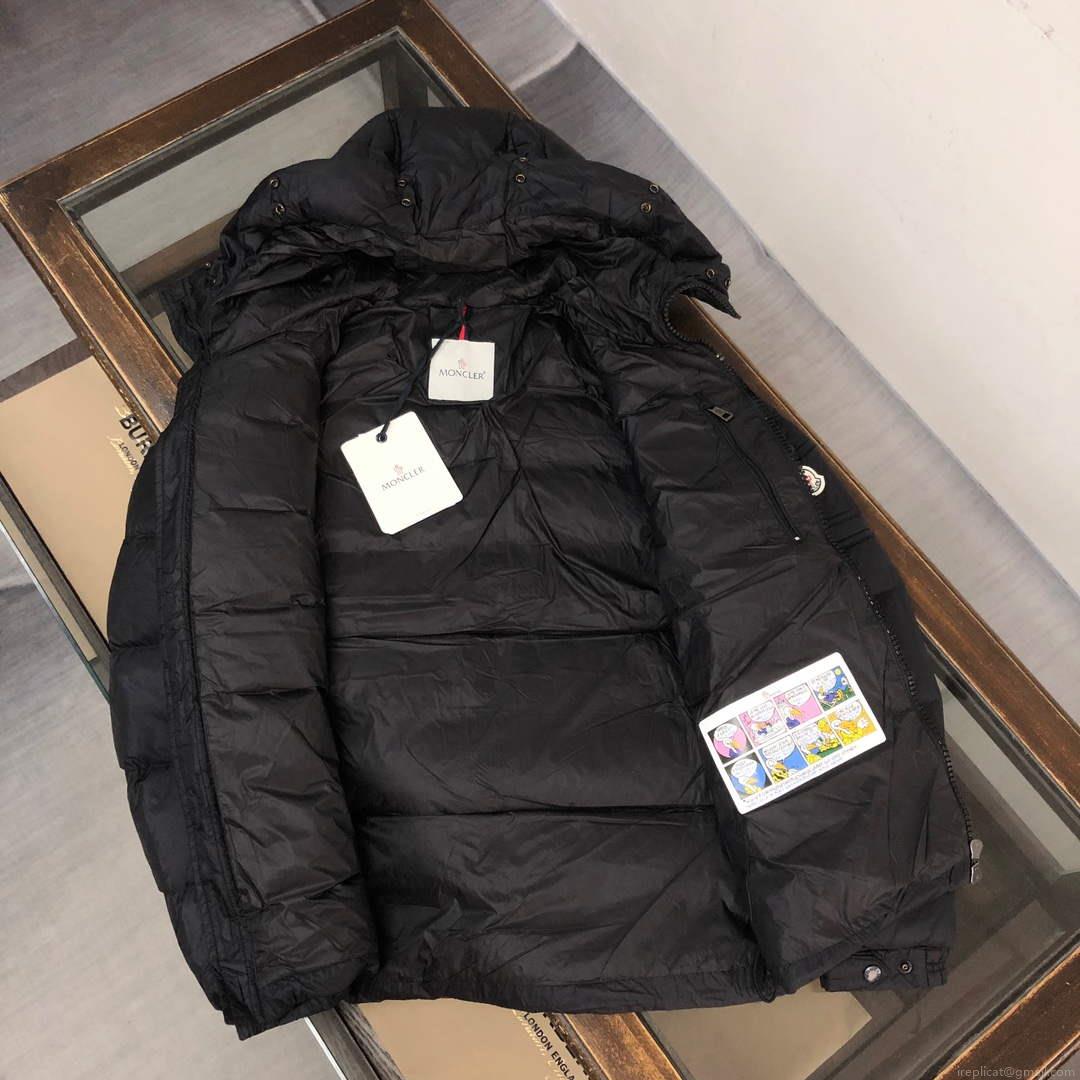 Moncler Short Classic Down Jacket M68742