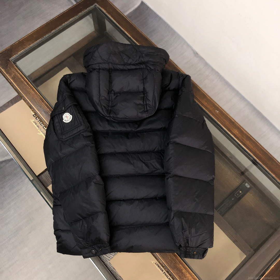 Moncler Short Classic Down Jacket M68742