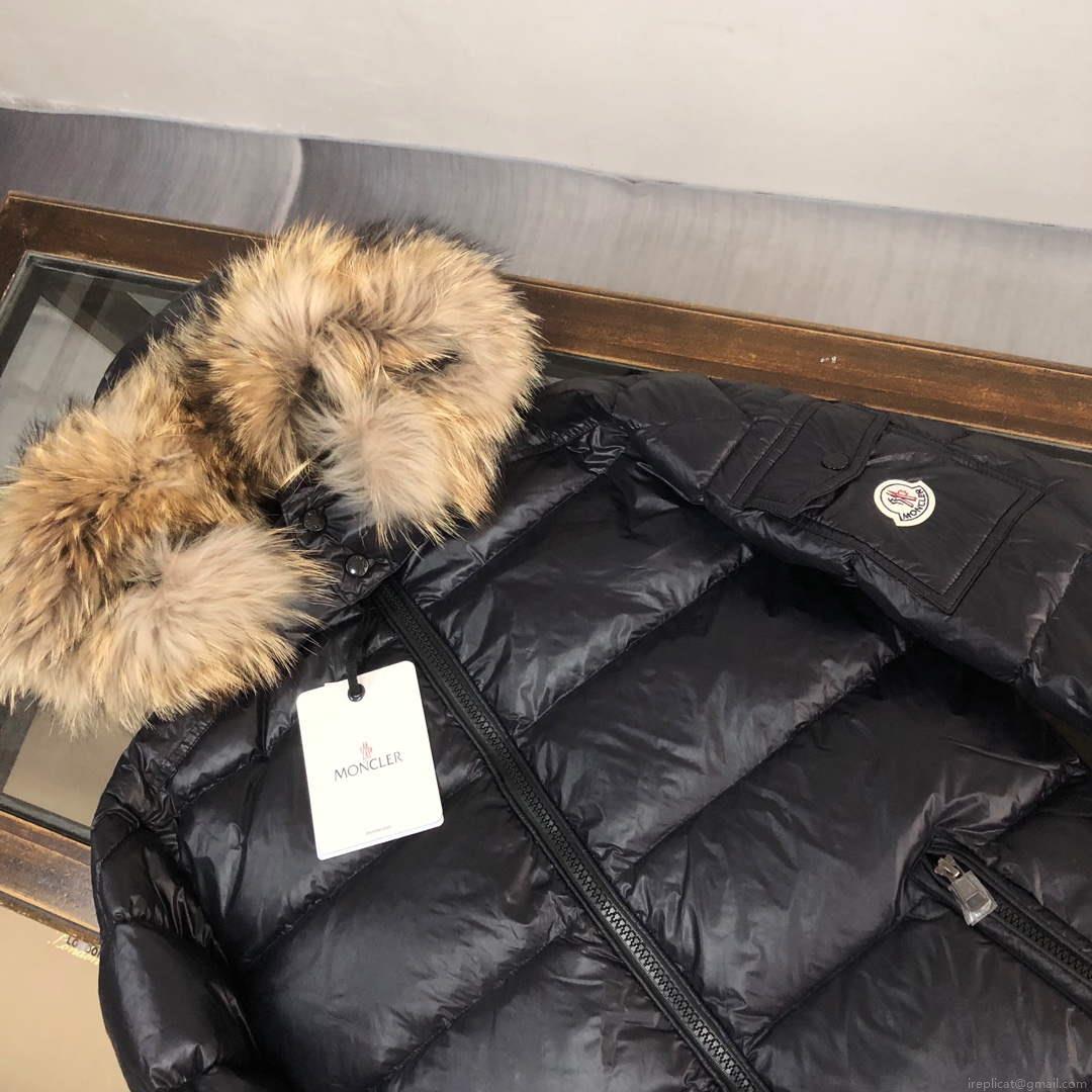 Moncler Short Classic Down Jacket M68743