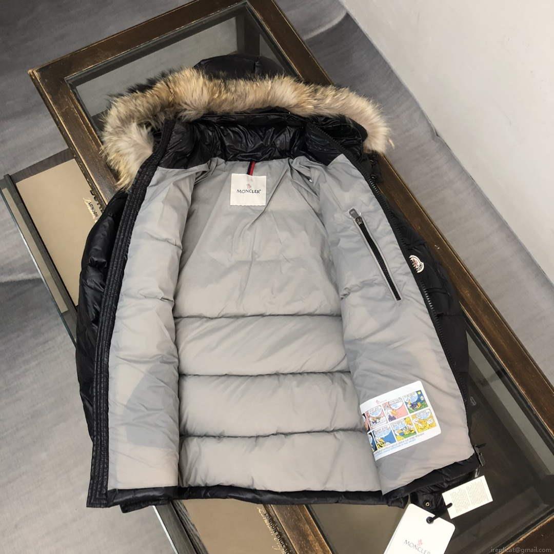 Moncler Short Classic Down Jacket M68743