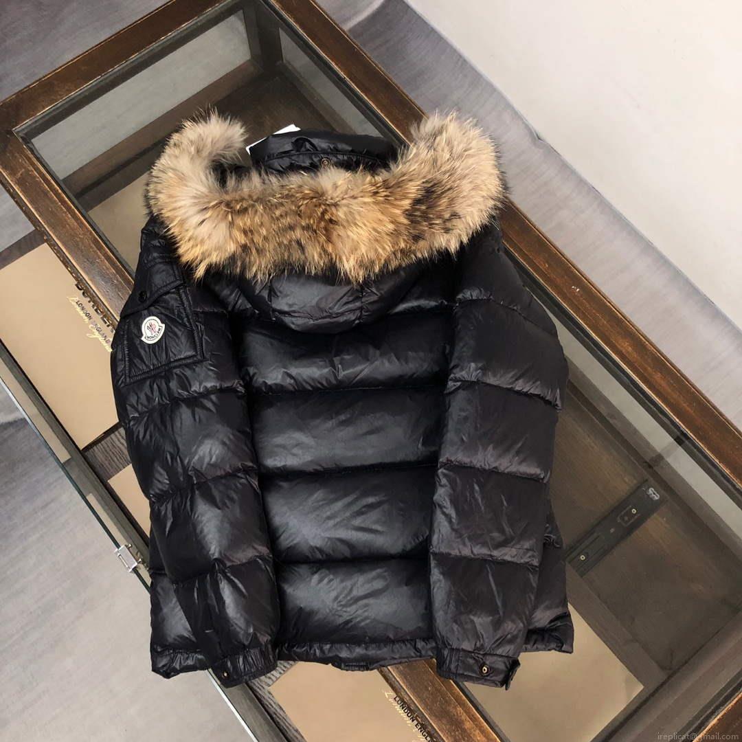 Moncler Short Classic Down Jacket M68743