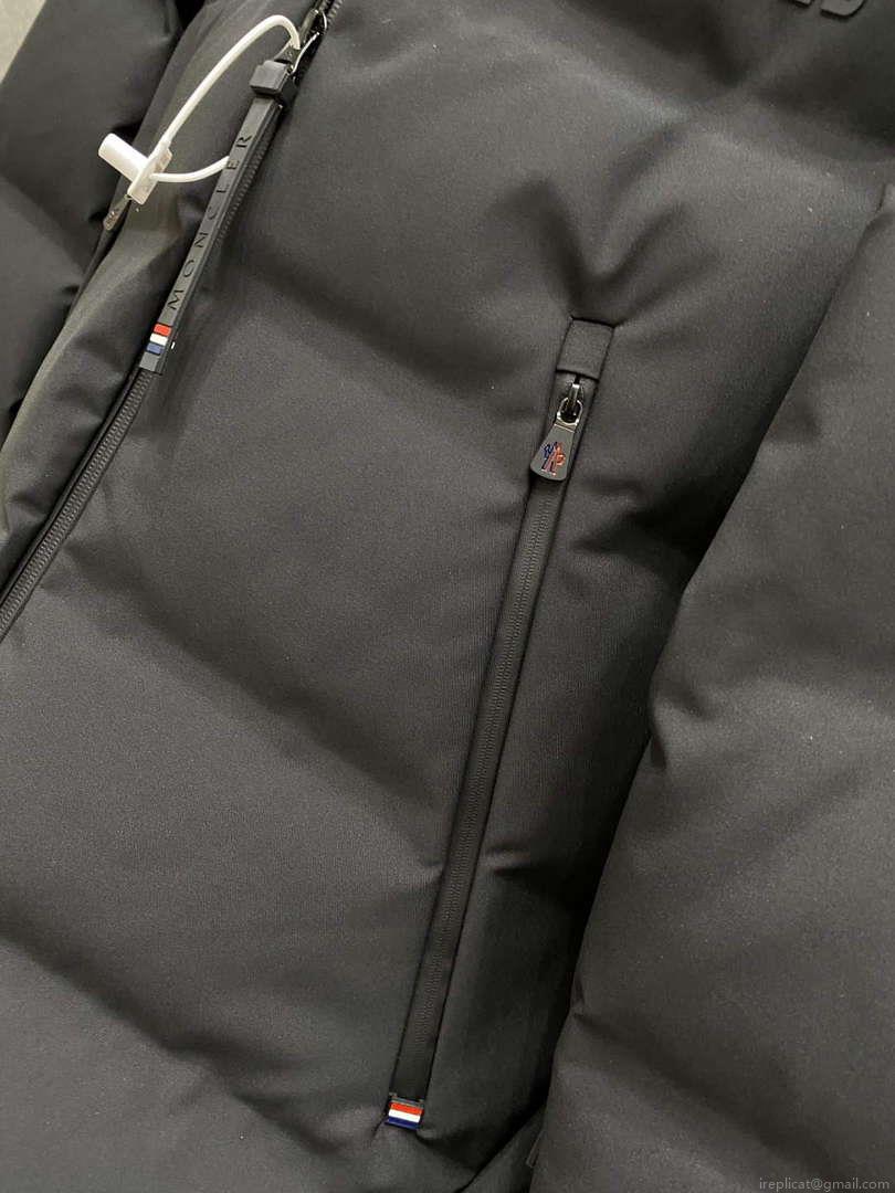 Moncler H20971A Fellberg Short Down Jacket Black M68731