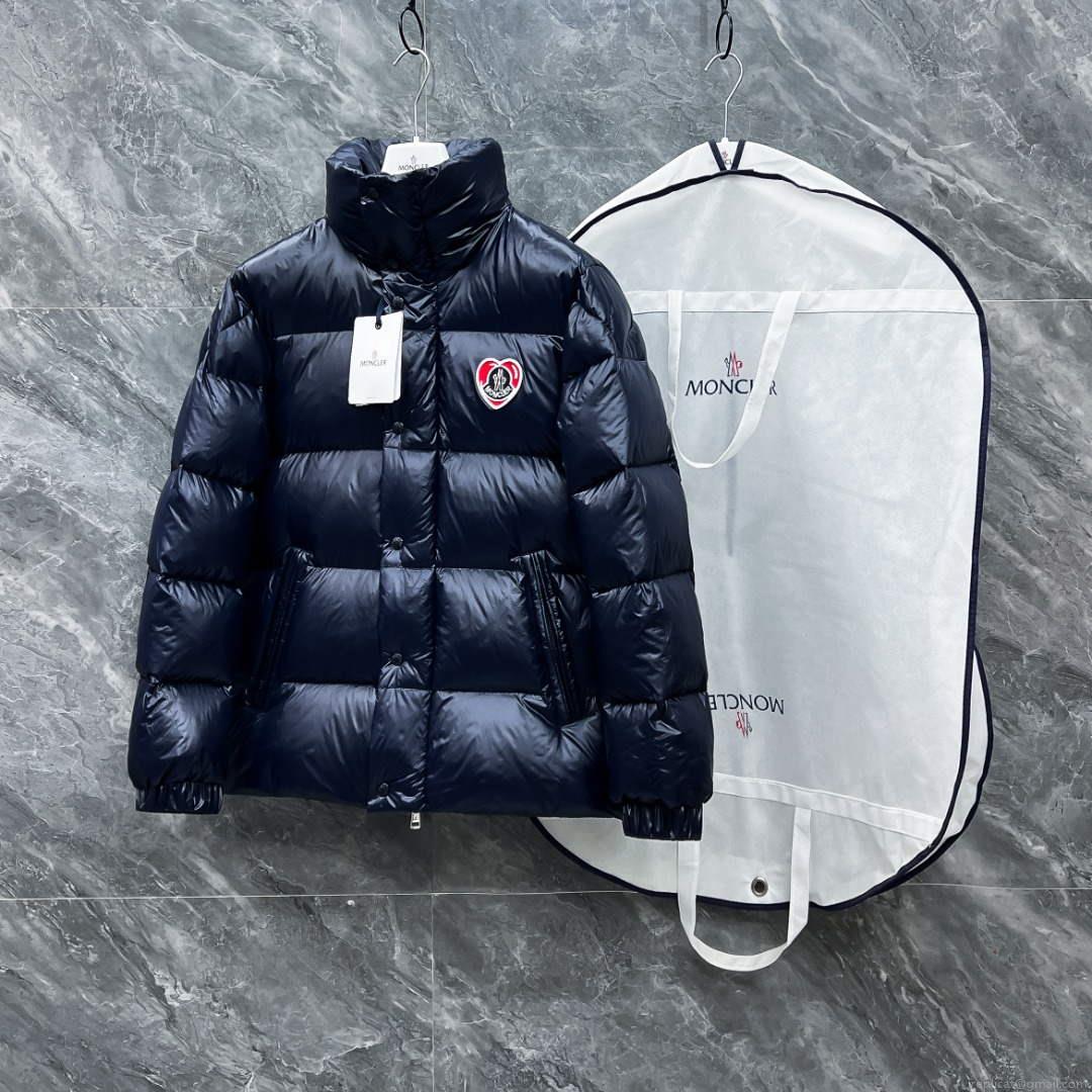 Moncler Short Classic Down Jacket M68733