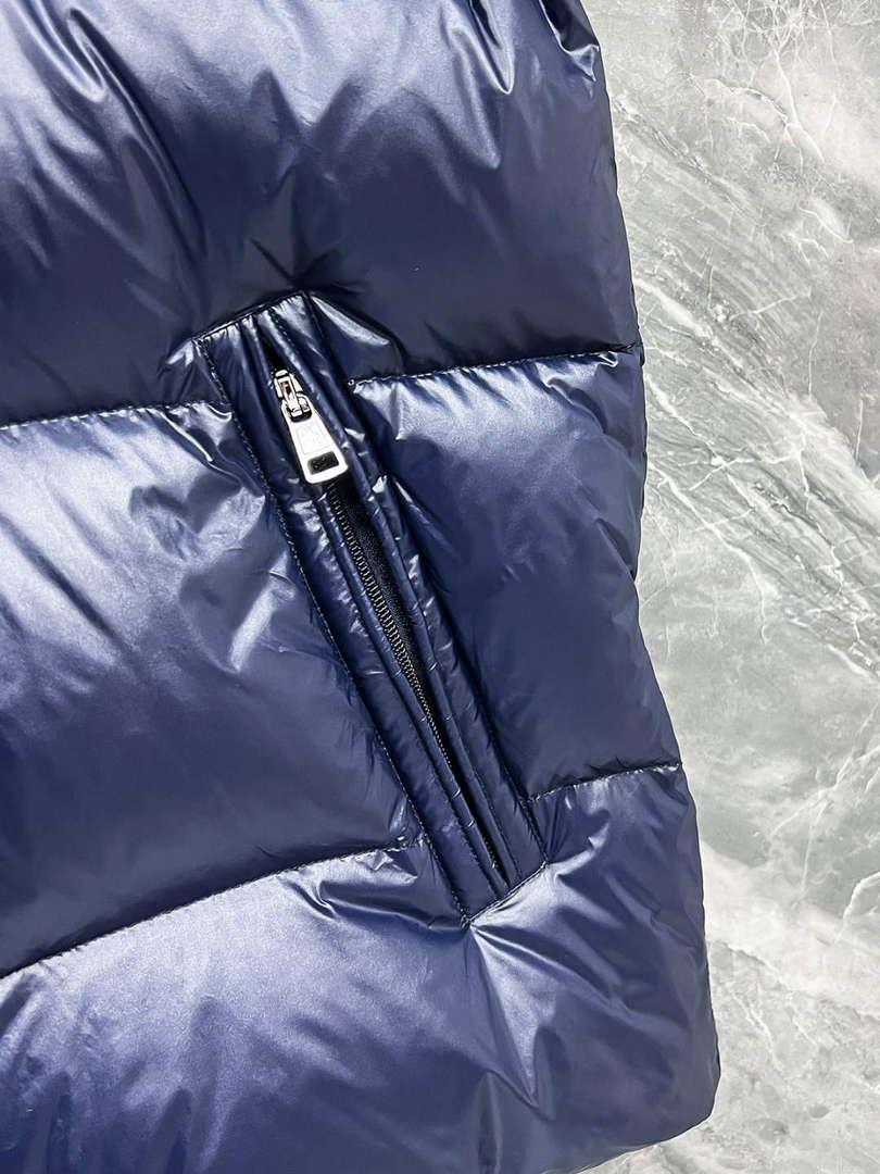 Moncler Short Classic Down Jacket M68733