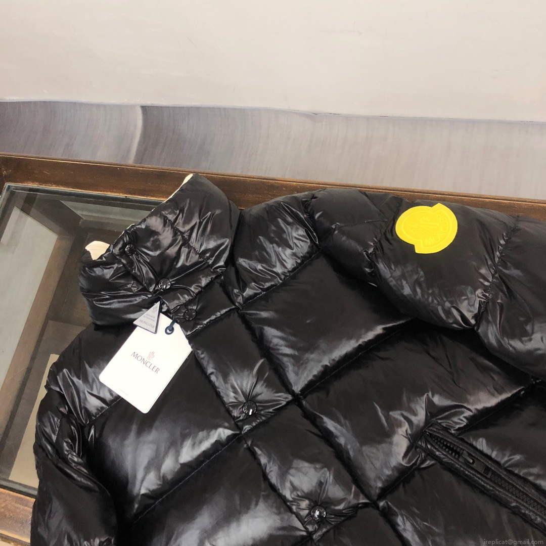 Moncler Short Classic Down Jacket M68734