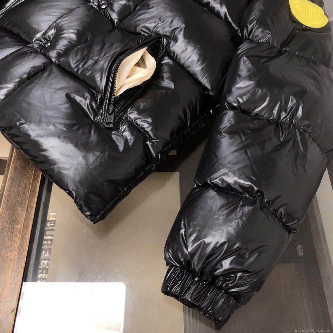 Moncler Short Classic Down Jacket M68734