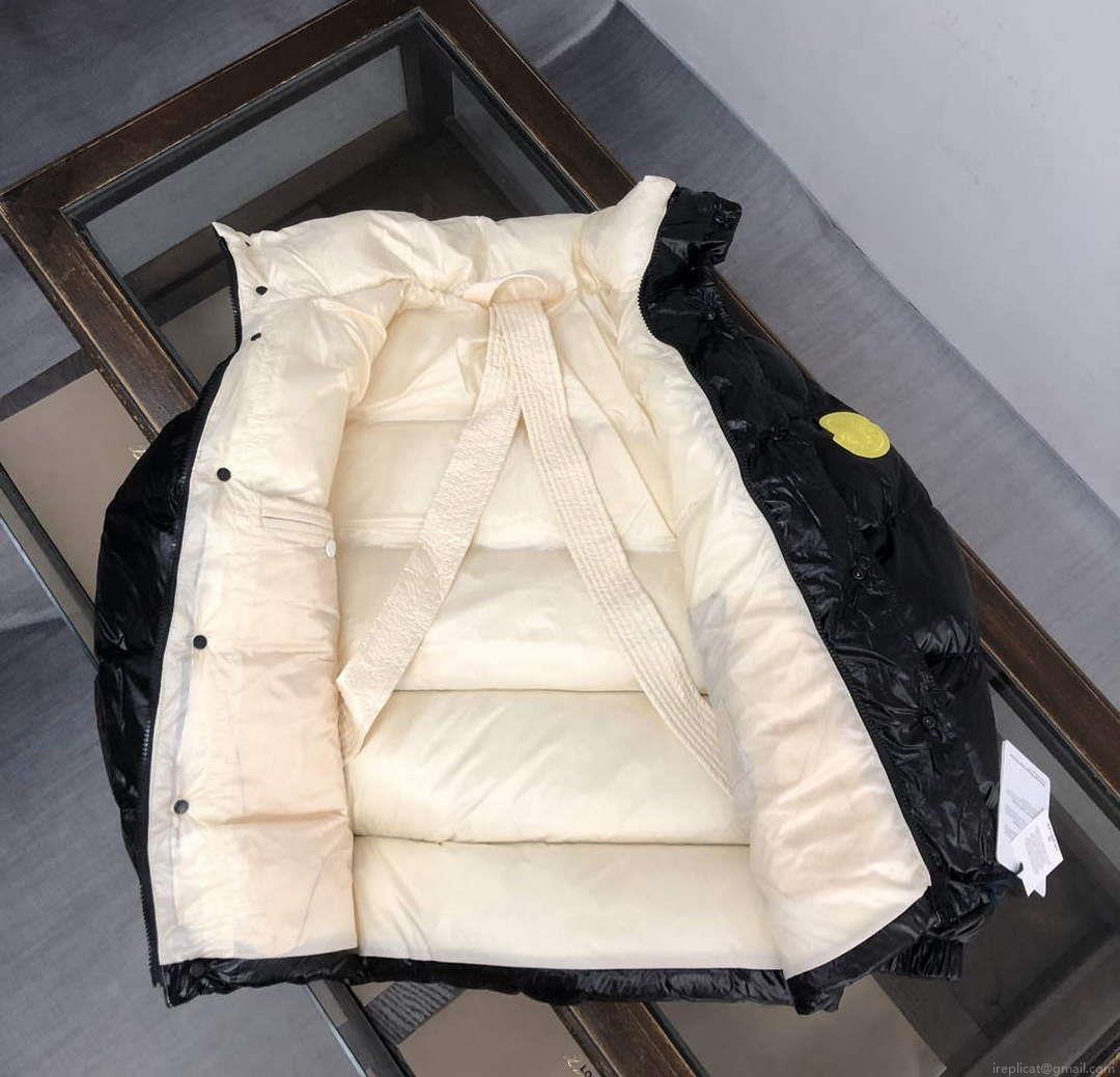 Moncler Short Classic Down Jacket M68734