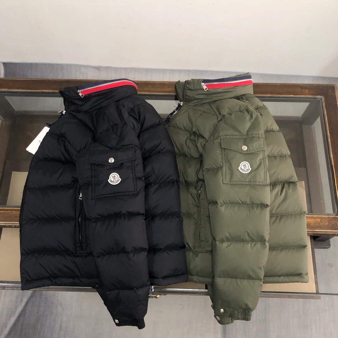 Moncler Short Classic Down Jacket M68735