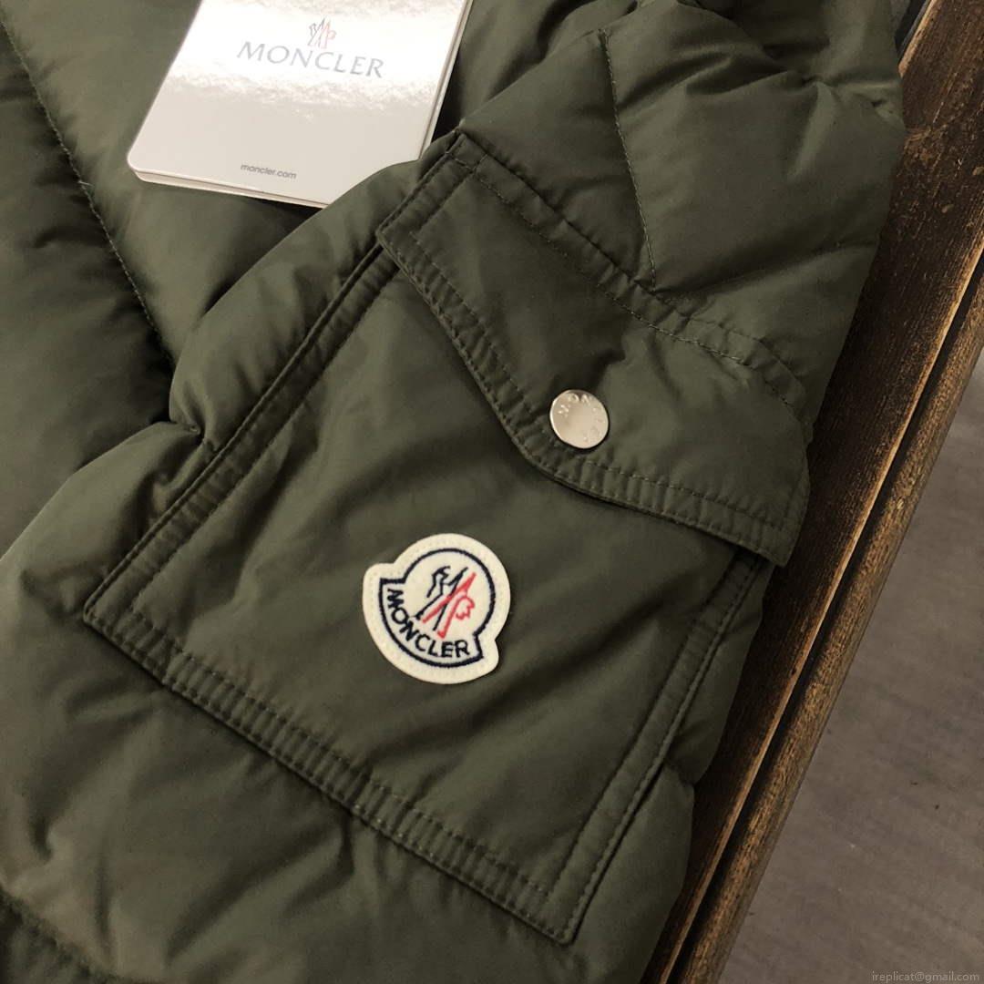 Moncler Short Classic Down Jacket M68735