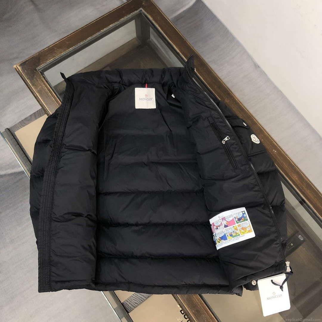 Moncler Short Classic Down Jacket M68736