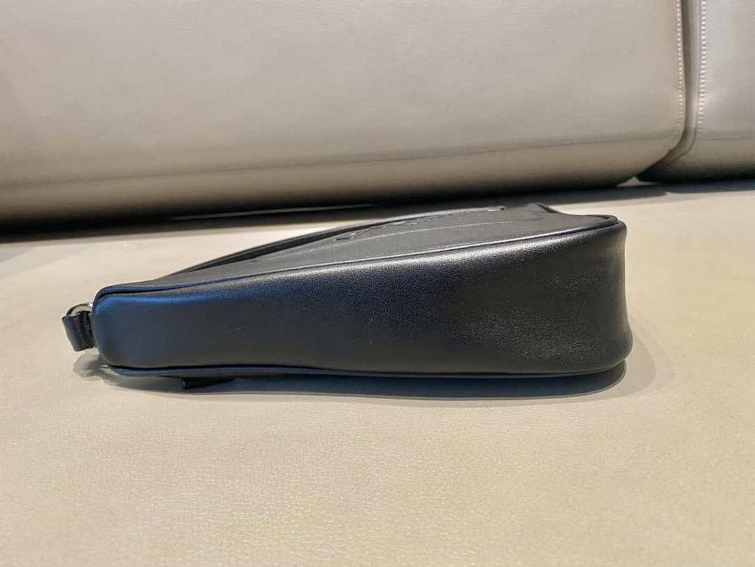 Prada 1NQ043 Triangle leather pouch Black
