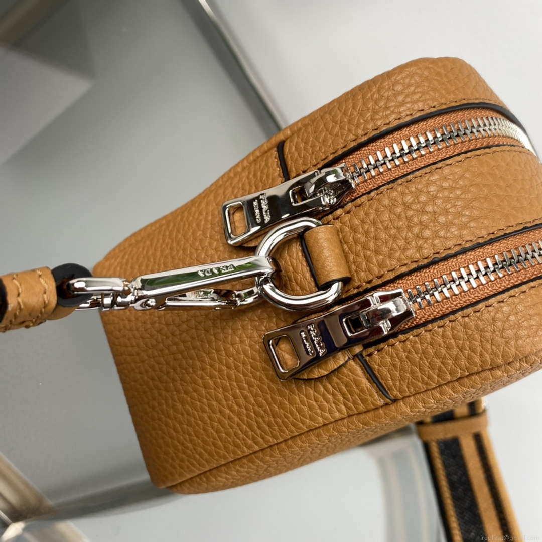 Prada Leather bag with shoulder strap 1BH082 Tan