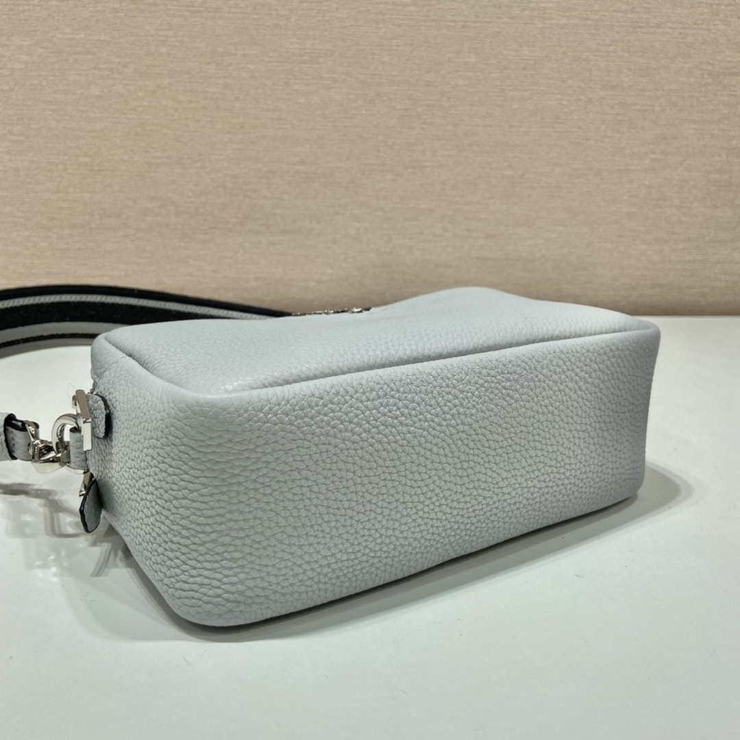 Prada Leather bag with shoulder strap 1BH082 White