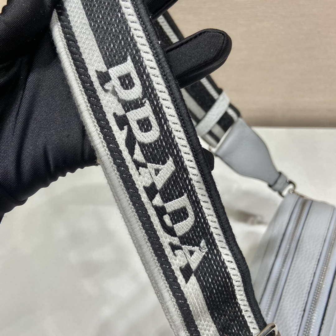 Prada Leather bag with shoulder strap 1BH082 White
