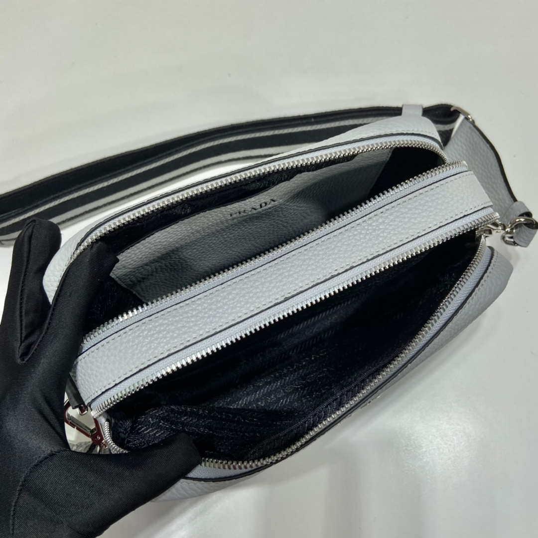 Prada Leather bag with shoulder strap 1BH082 White
