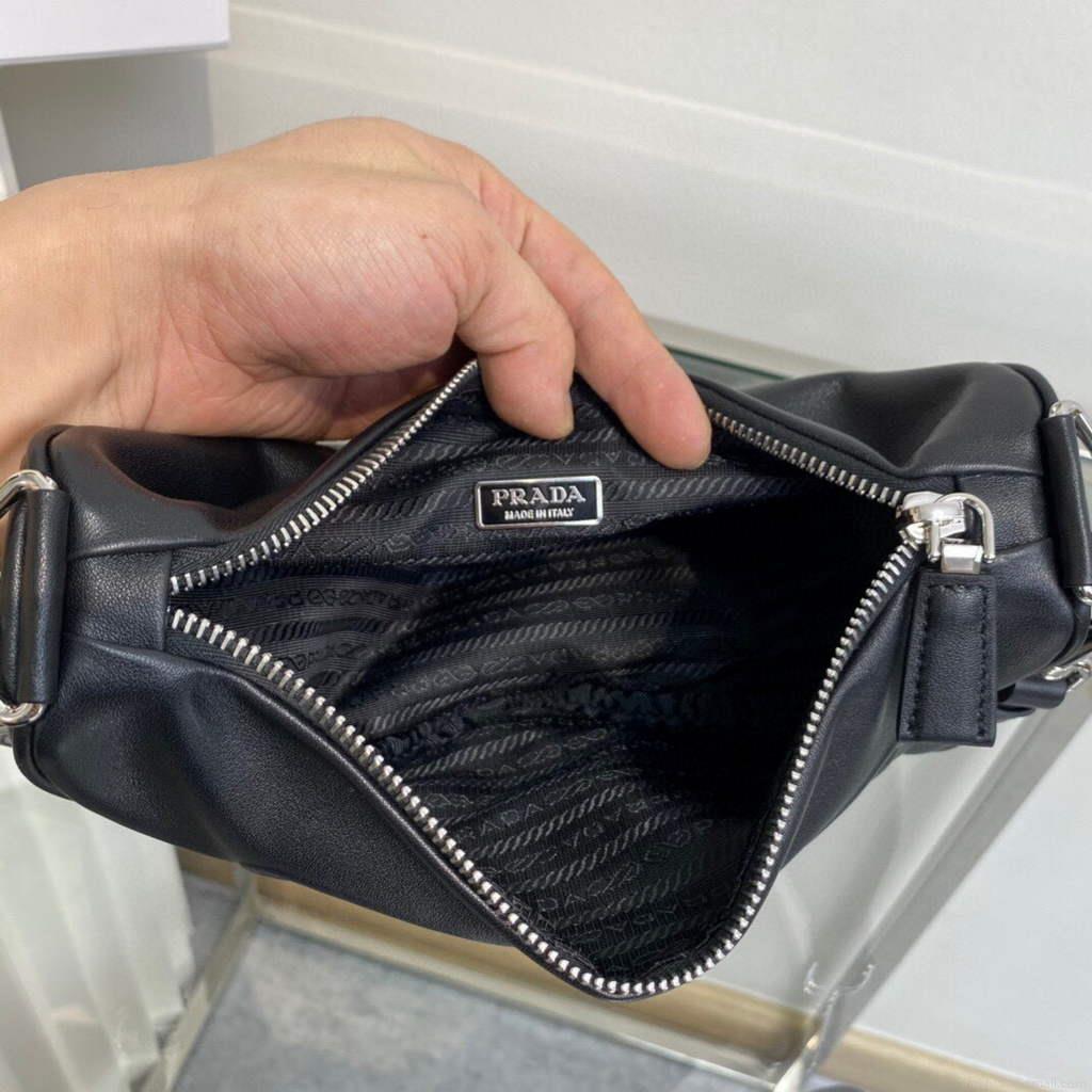Prada Leather Prada Triangle shoulder bag 1BH190 Black
