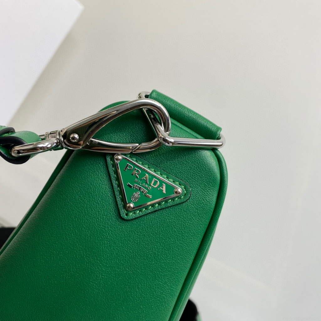 Prada Leather Prada Triangle shoulder bag 1BH190 Green