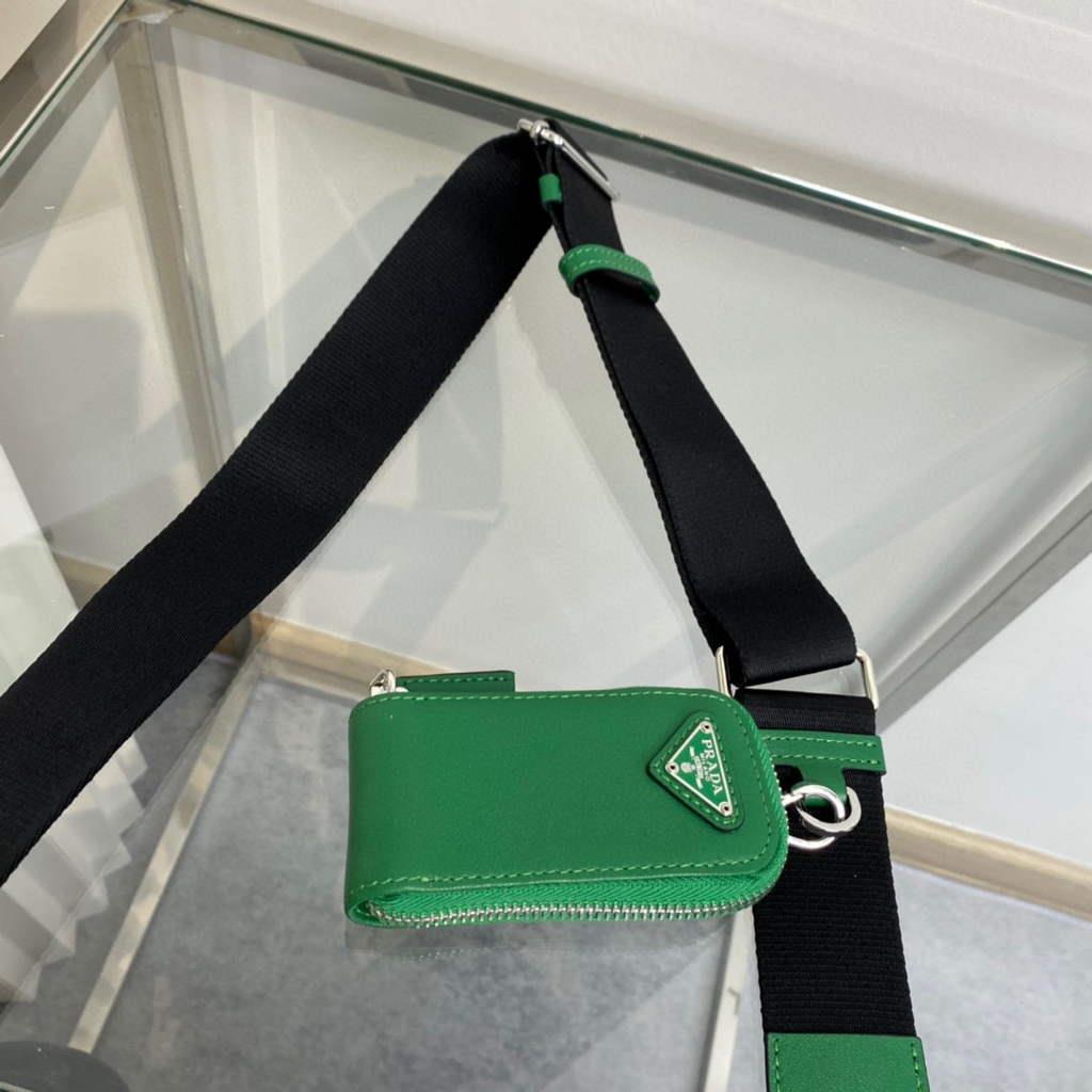Prada Leather Prada Triangle shoulder bag 1BH190 Green