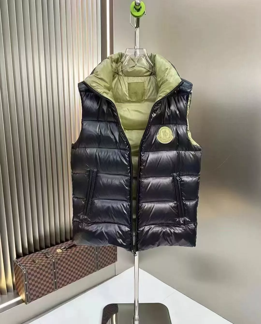 Replica designer Moncler Down Feather Man Coat Sleeveless 559592