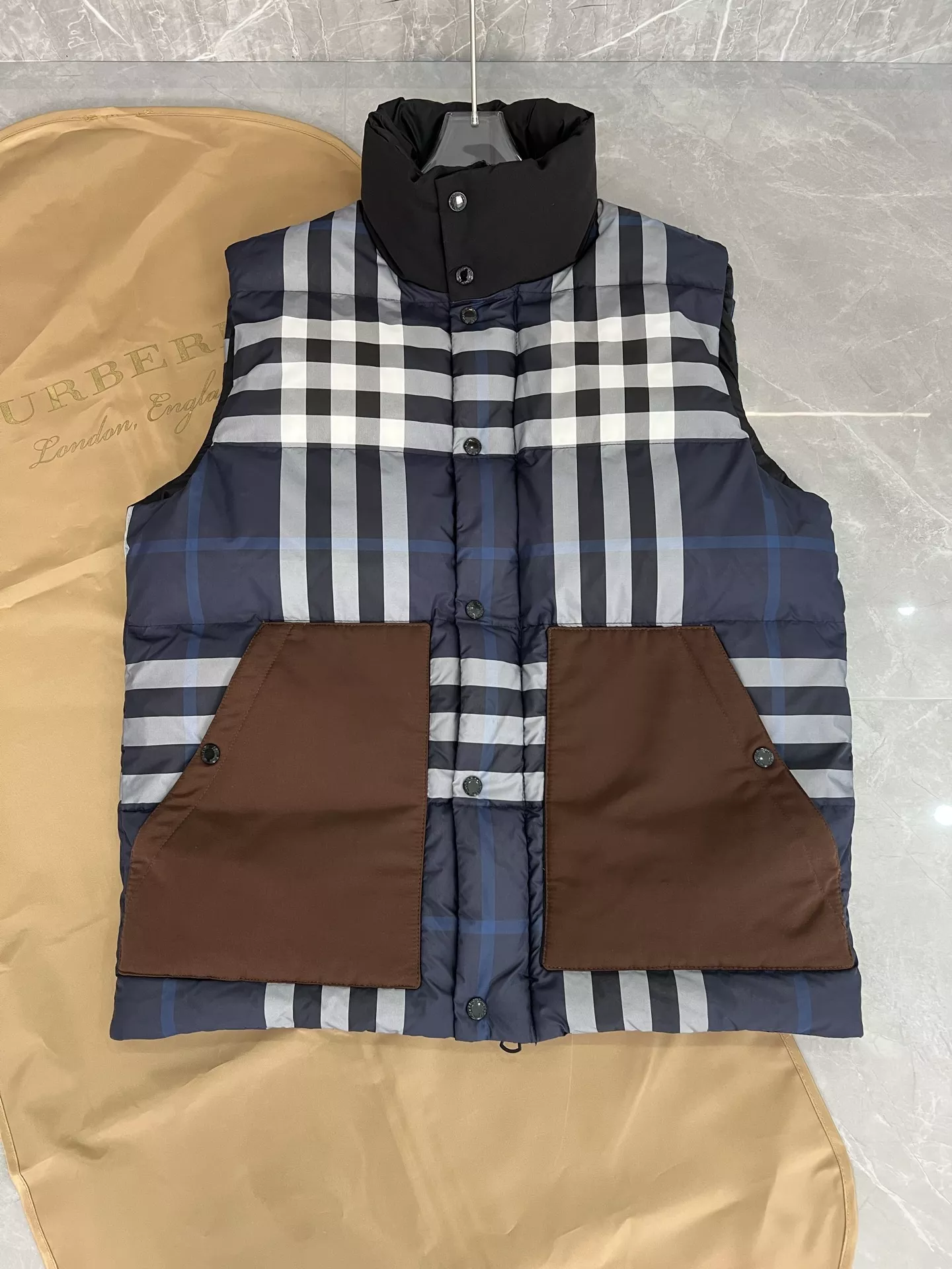Burberry Man Down Feather Coat Sleeveless 659568