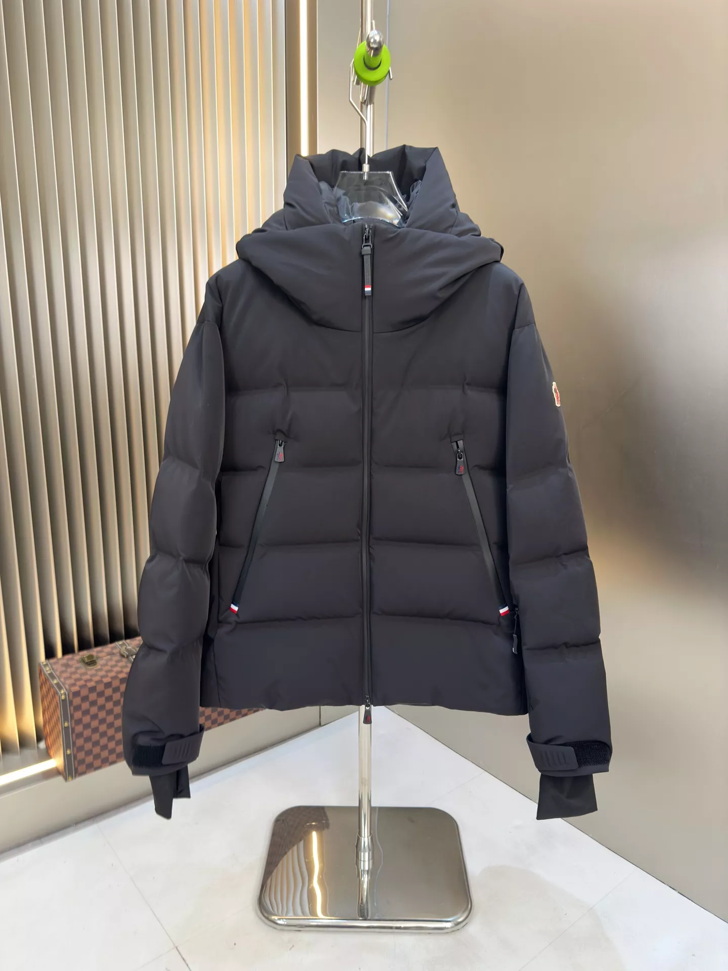 Wholesale Clothing Moncler Mens Down Feather Coat Long Sleeved Black 1359612