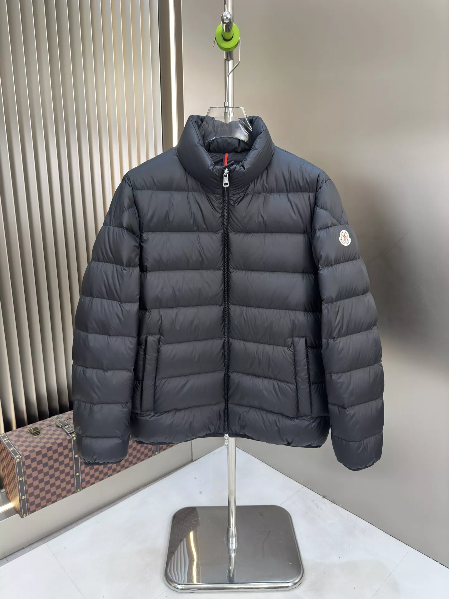 Replica Clothes Moncler Mens Down Feather Coat Long Sleeved 7359627