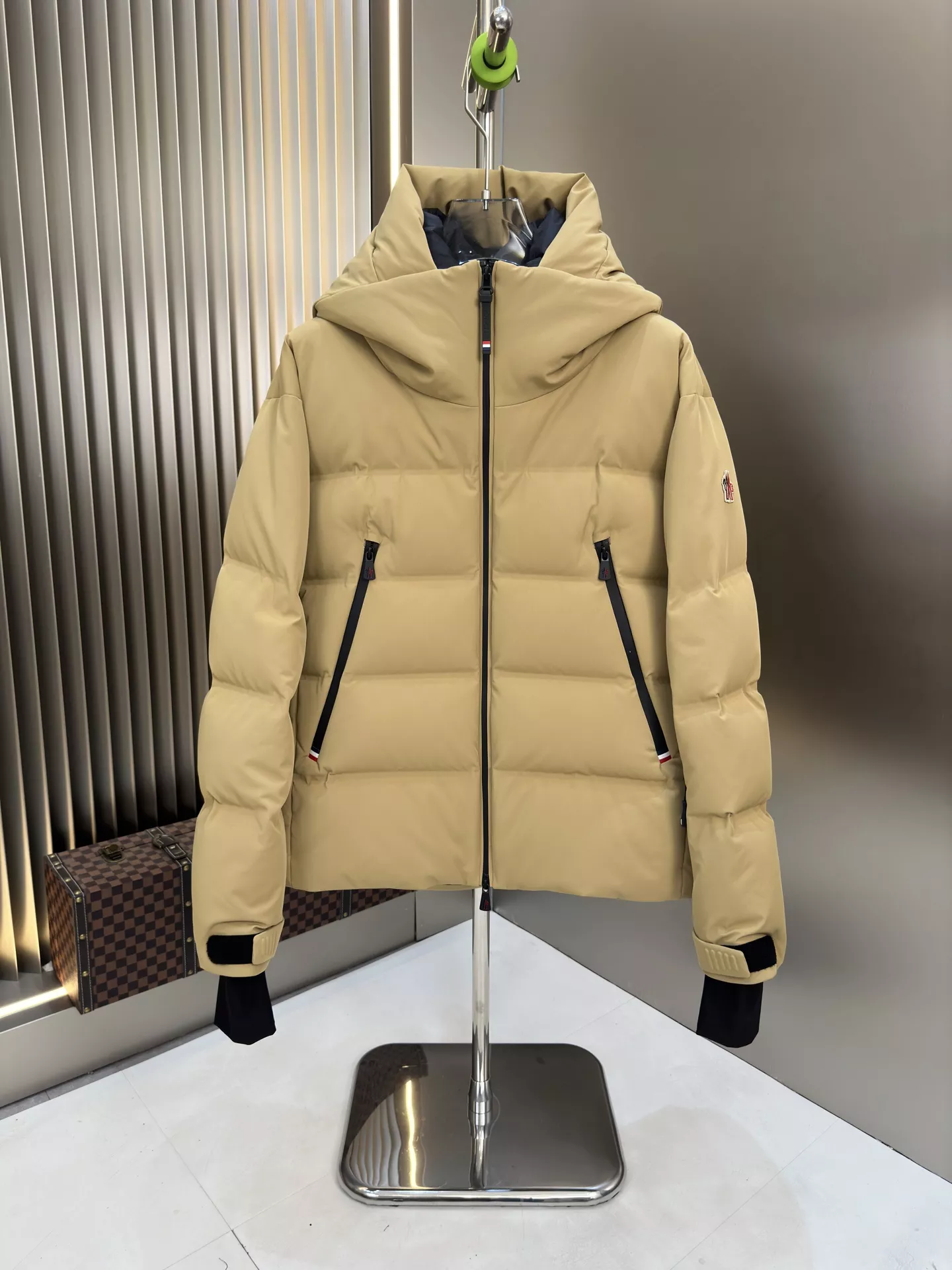 Luxury Man Moncler Down Feather Coat Long Sleeved Beige 459611