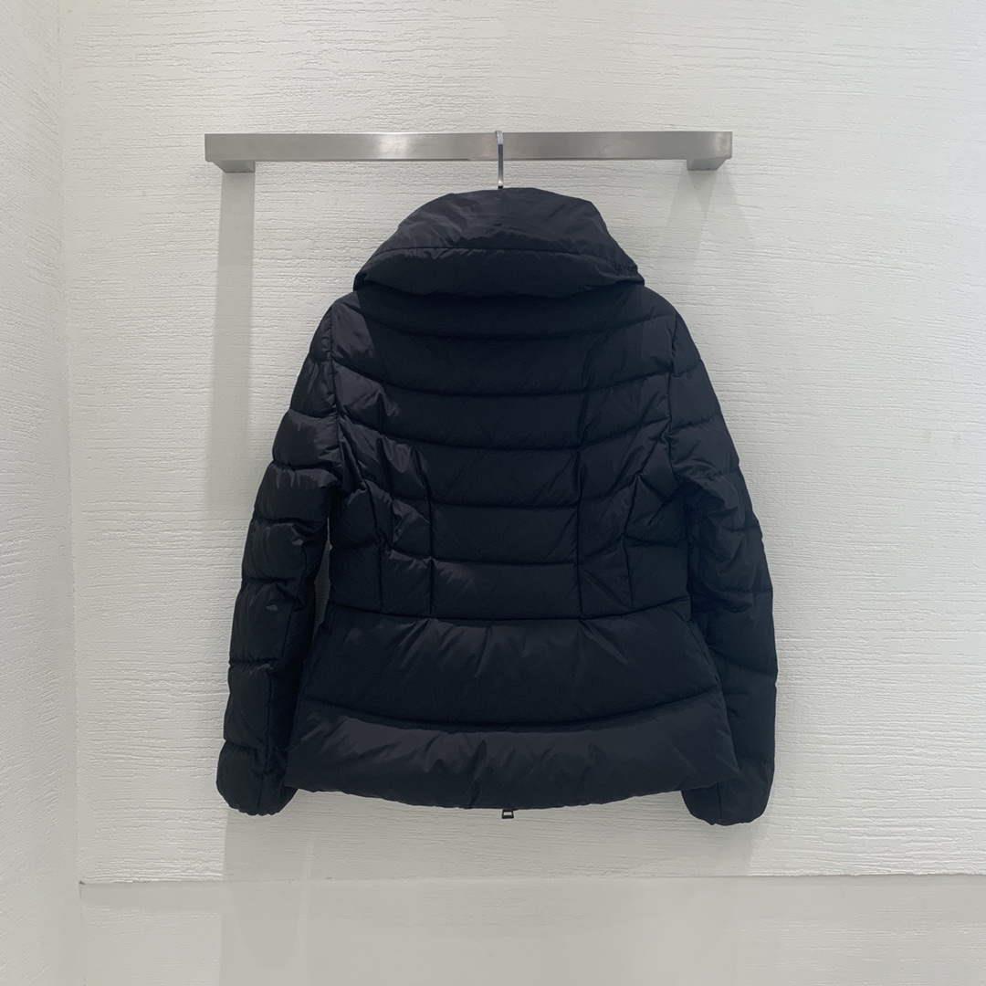 Moncler G20911A Women’s Short Down Black 88631