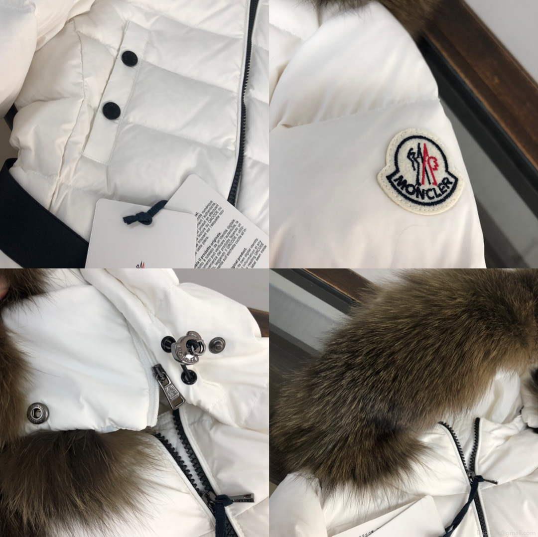 Moncler G20912A Women’s Short Down White 88633
