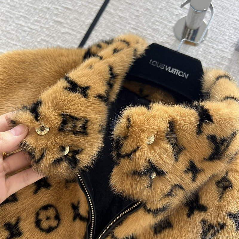 LV 1AAAWD Louis Vuitton Women’s Fashion Clothing Coat L55729