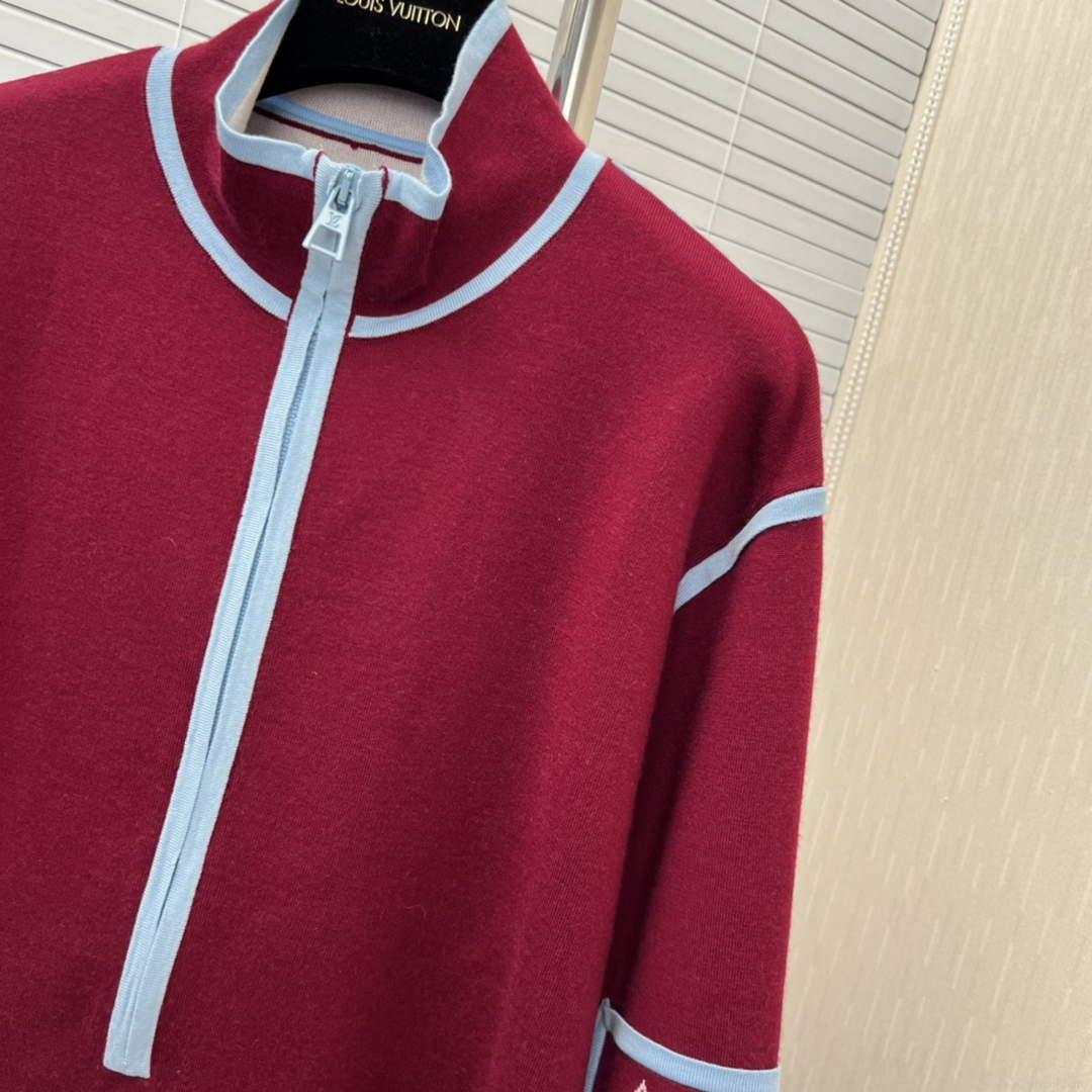 LV 1AAKJX Louis Vuitton Women’s Fashion Clothing Graphic Trim Pullover L55738