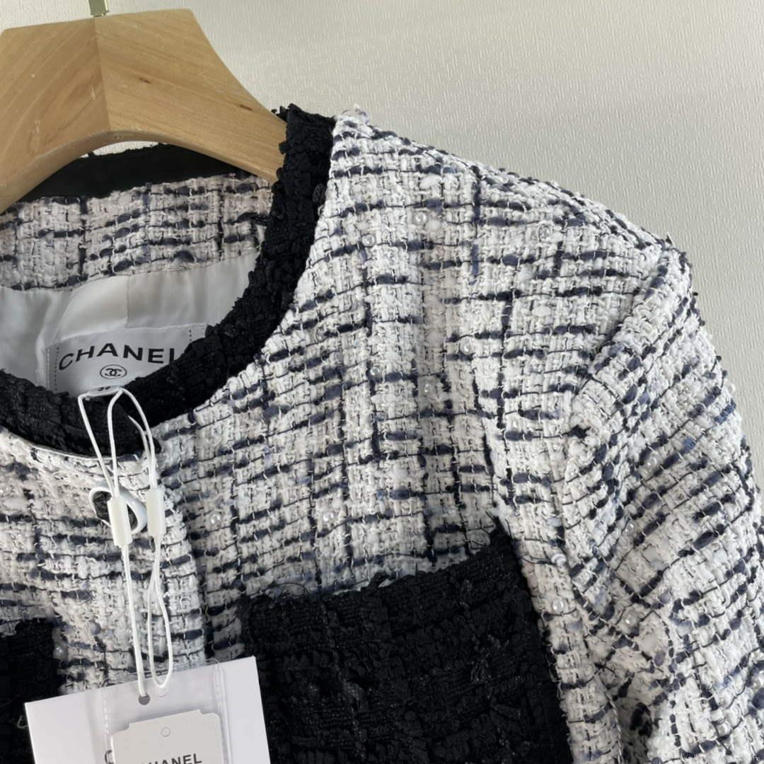 Chanel P73609 Women’s Fashion Clothing Jacket C58711