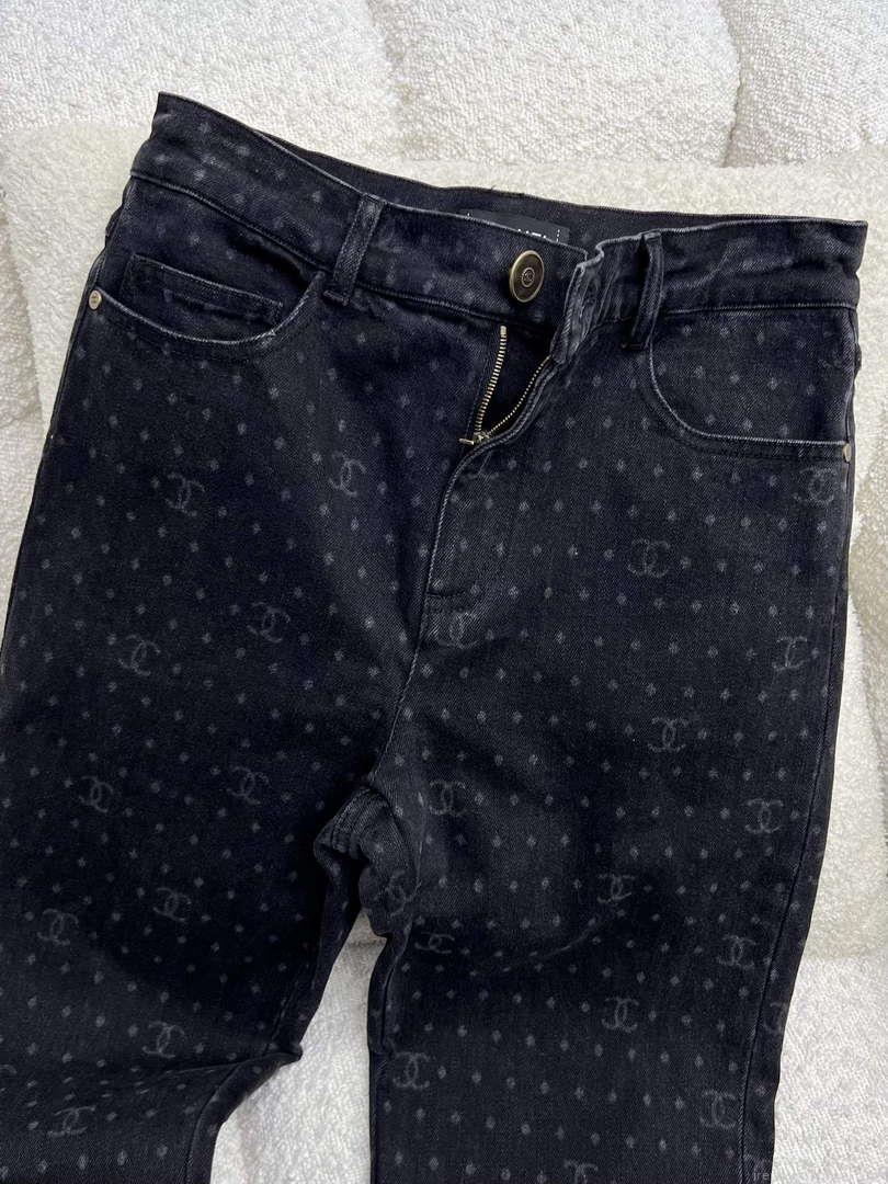 Chanel Women’s Fashion Jeans C58813
