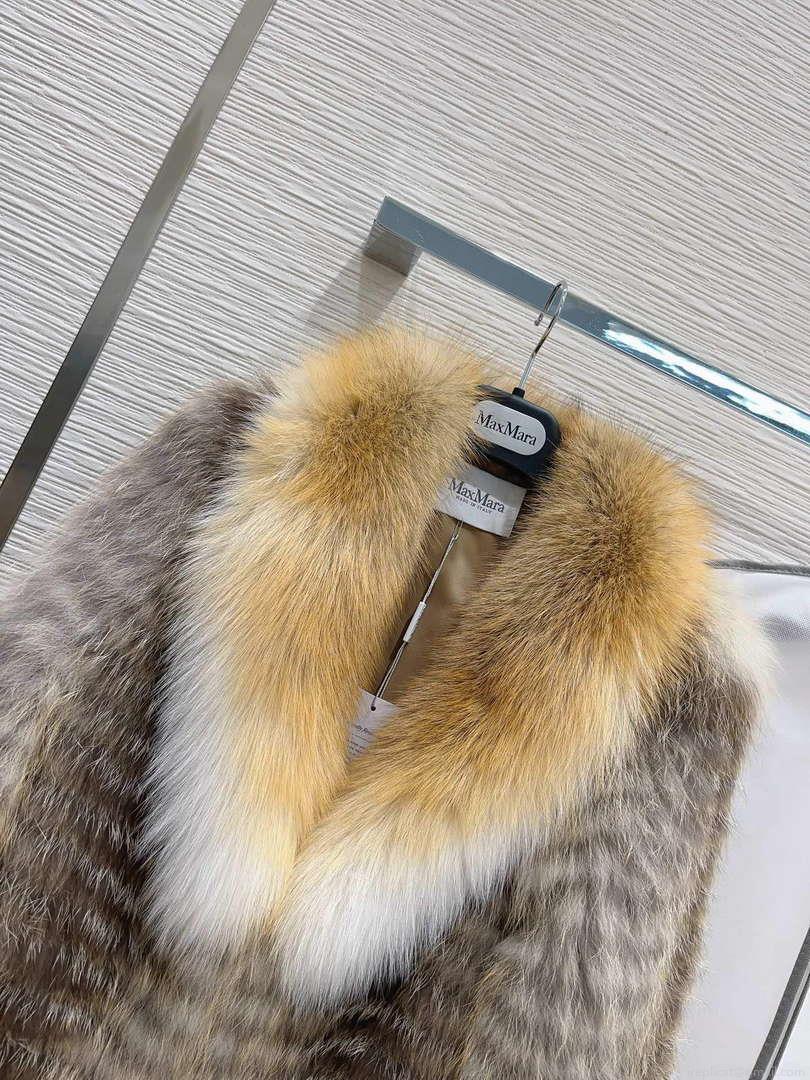 Max Mara Women’s Fashion Clothing Fur Coat M78361
