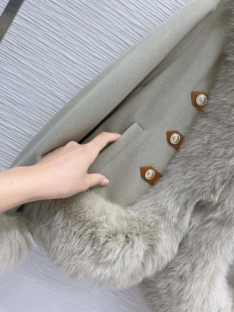 Max Mara Women’s Fashion Clothing Fur Coat M78363
